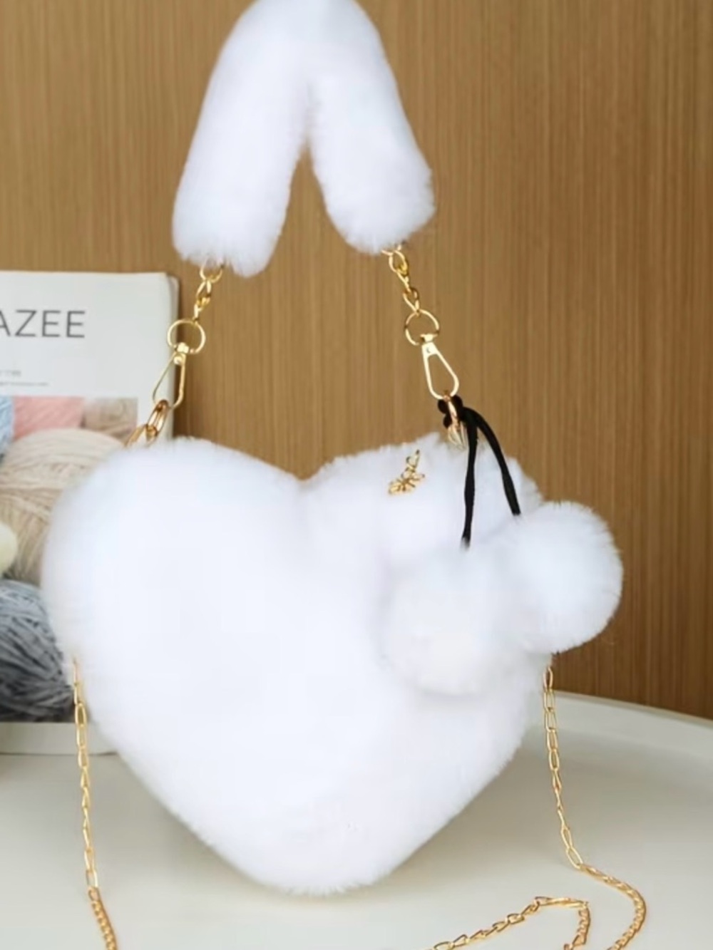 💓White Heart-Shaped 💓Faux Fur Cross Body/Small Bag - Picture 2 of 2